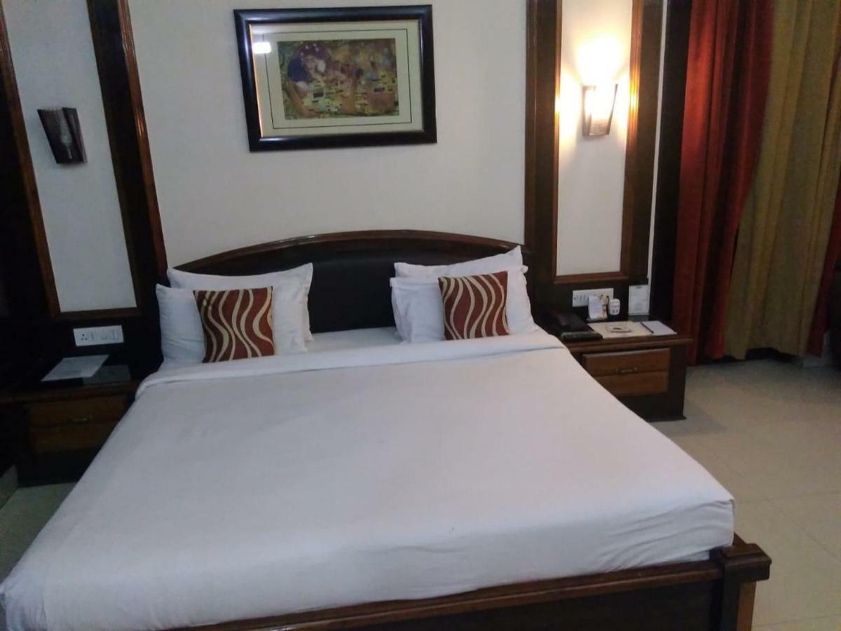 Hotel Rudra Continental Rudrapur Exterior foto